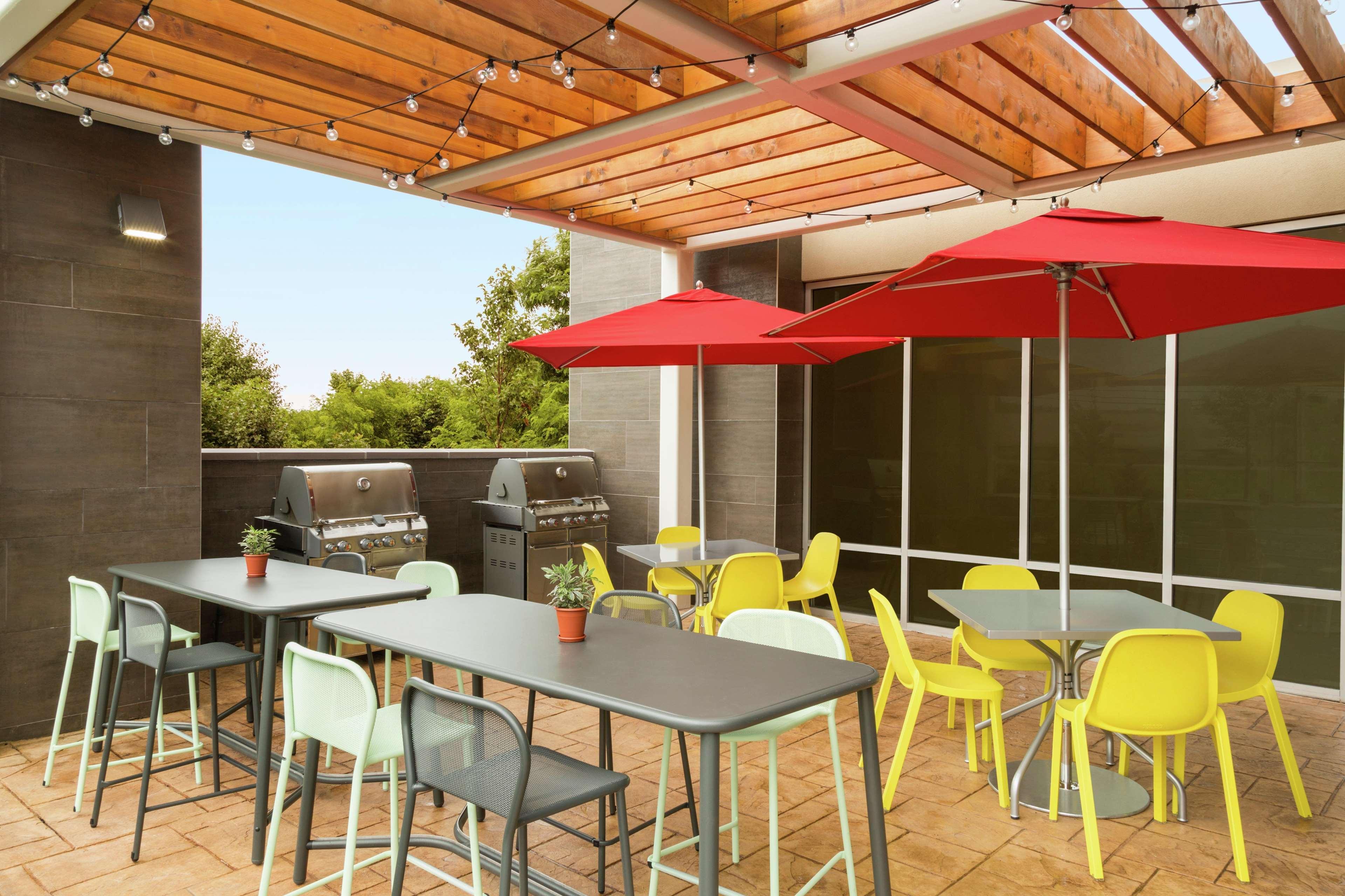 Home2 Suites By Hilton Frederick Exterior foto